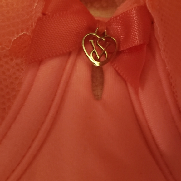 Victorias Secret - Picture 3 of 4